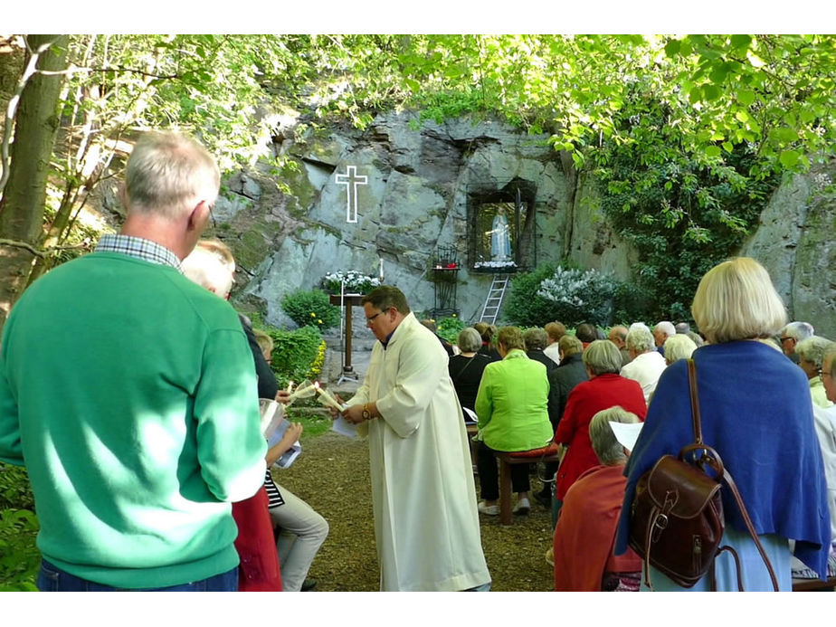 Maiandacht mit Krönung der Fatima-Madonna in Naumburg (Foto: Karl-Franz Thiede)